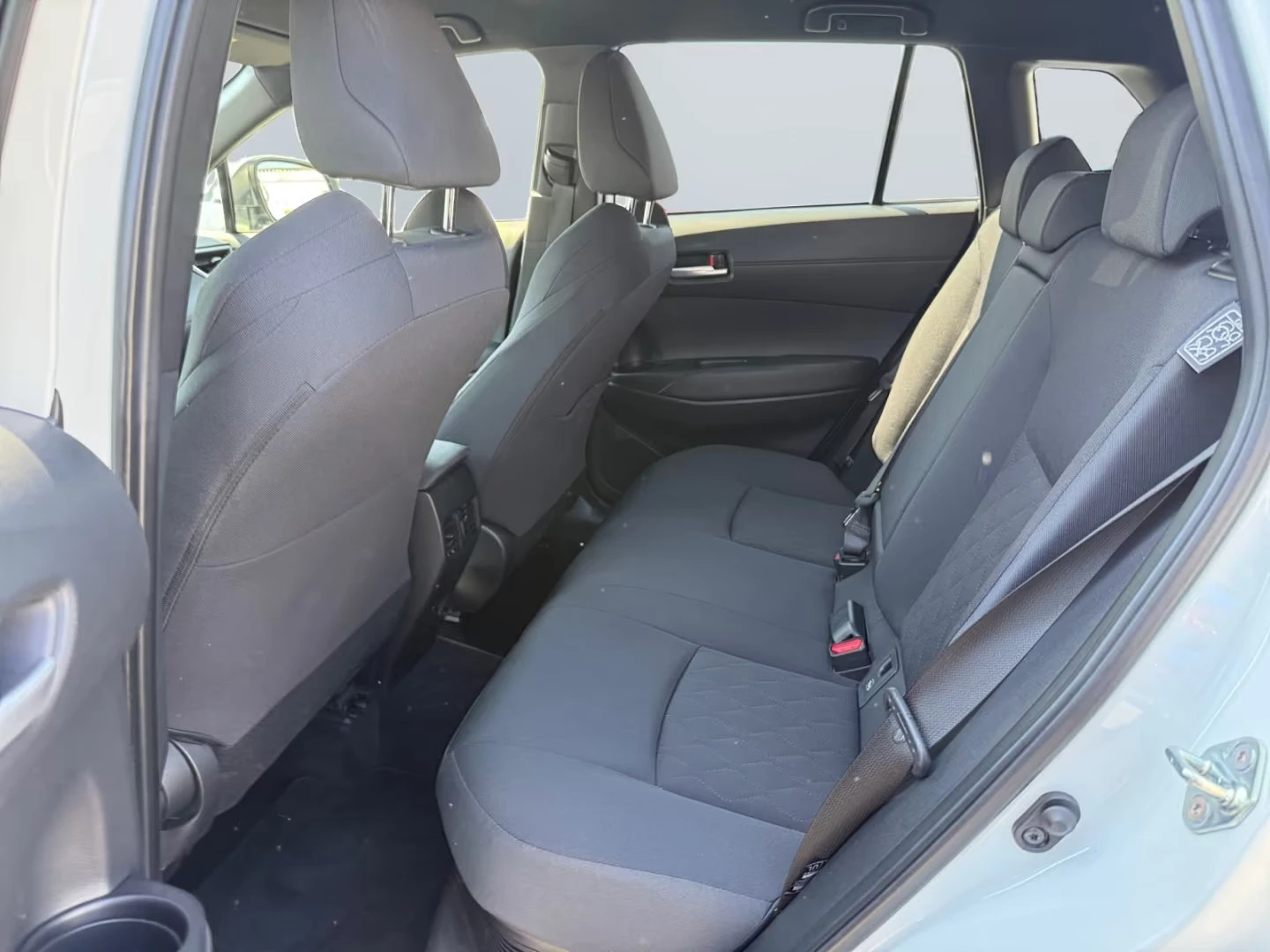 Toyota Corolla Cross 2.0HEV/197HP/TEAM-D/CAM/LED/ACC/NAVI/CPLAY/503q, снимка 15 - Автомобили и джипове - 55348725