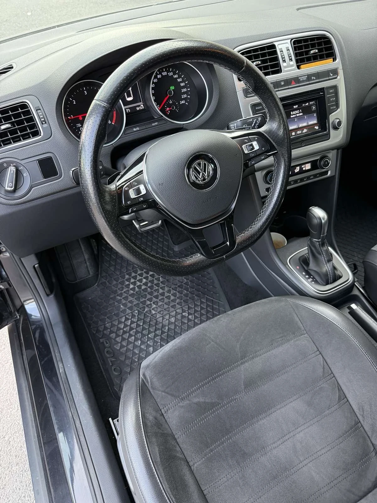 VW Polo Cross+ 1, 4TDI+ 90kc+ DSG+ Подгрев+ BiXenon, снимка 11 - Автомобили и джипове - 55663156