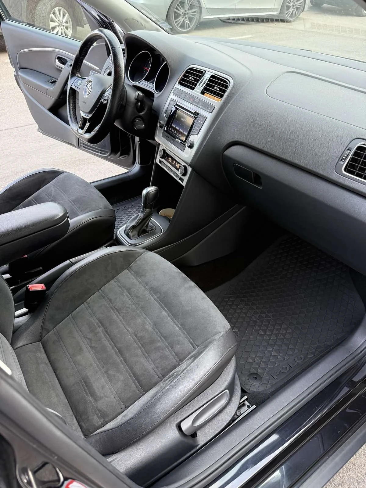 VW Polo Cross+ 1, 4TDI+ 90kc+ DSG+ Подгрев+ BiXenon, снимка 7 - Автомобили и джипове - 55663156