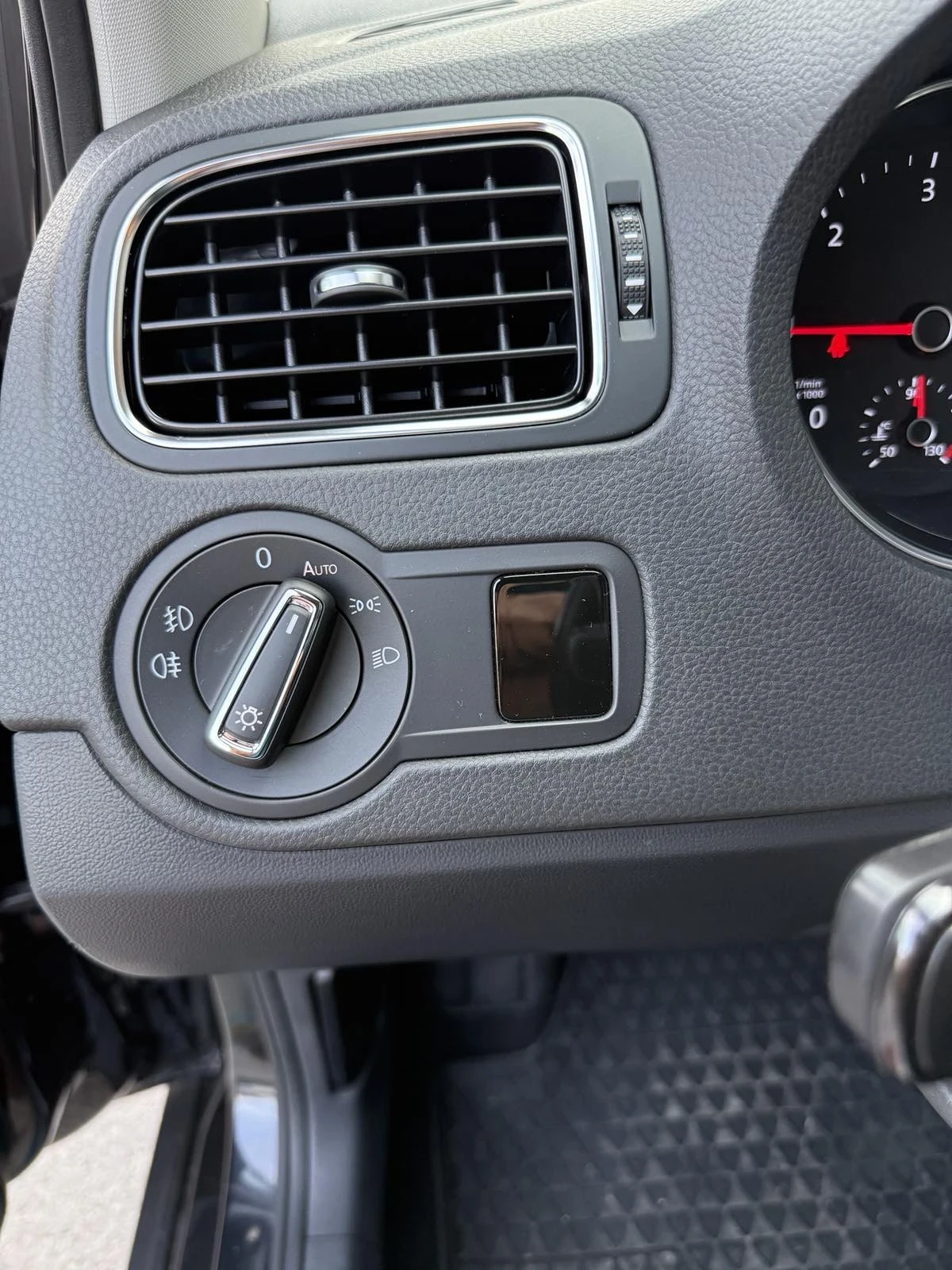 VW Polo Cross+ 1, 4TDI+ 90kc+ DSG+ Подгрев+ BiXenon, снимка 14 - Автомобили и джипове - 55663156