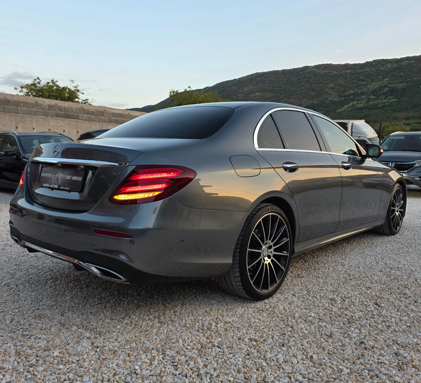 Mercedes-Benz E 220 FULL SERVICE IN MERCEDES-BENZ AMG 180.000км, снимка 4 - Автомобили и джипове - 55850138