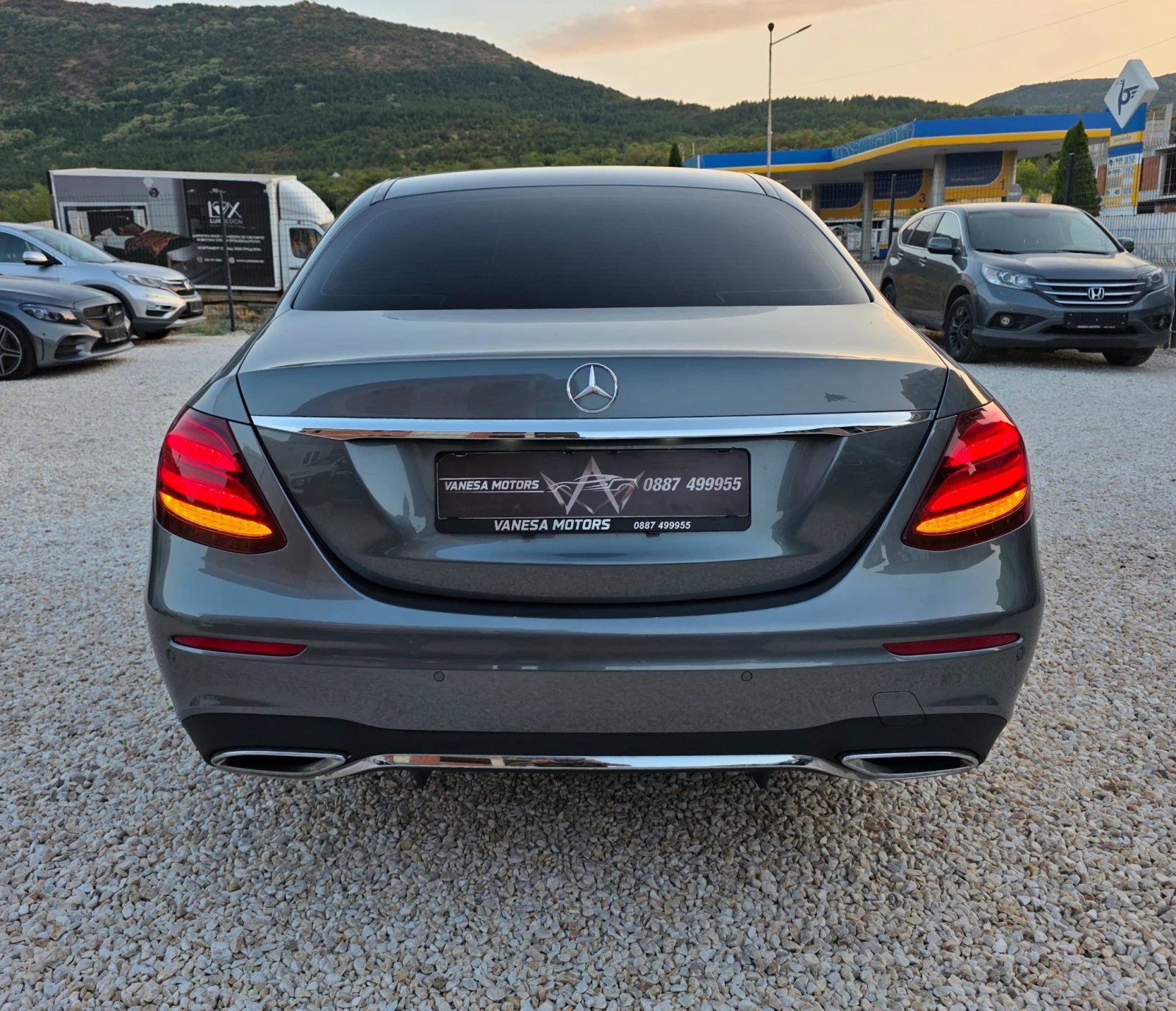 Mercedes-Benz E 220 FULL SERVICE IN MERCEDES-BENZ AMG 180.000км, снимка 5 - Автомобили и джипове - 55850138