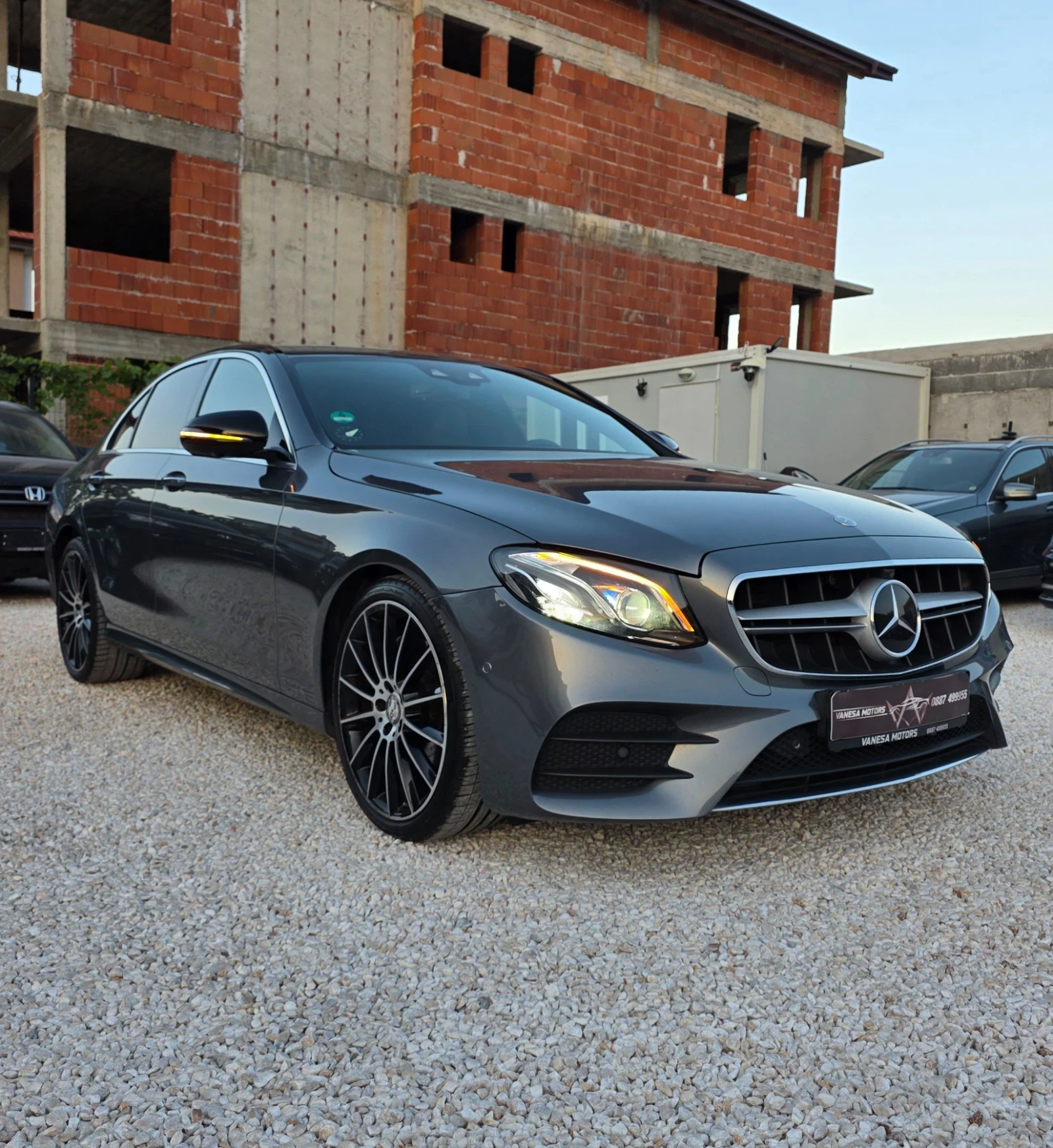 Mercedes-Benz E 220 FULL SERVICE IN MERCEDES-BENZ AMG 180.000км, снимка 3 - Автомобили и джипове - 55850138