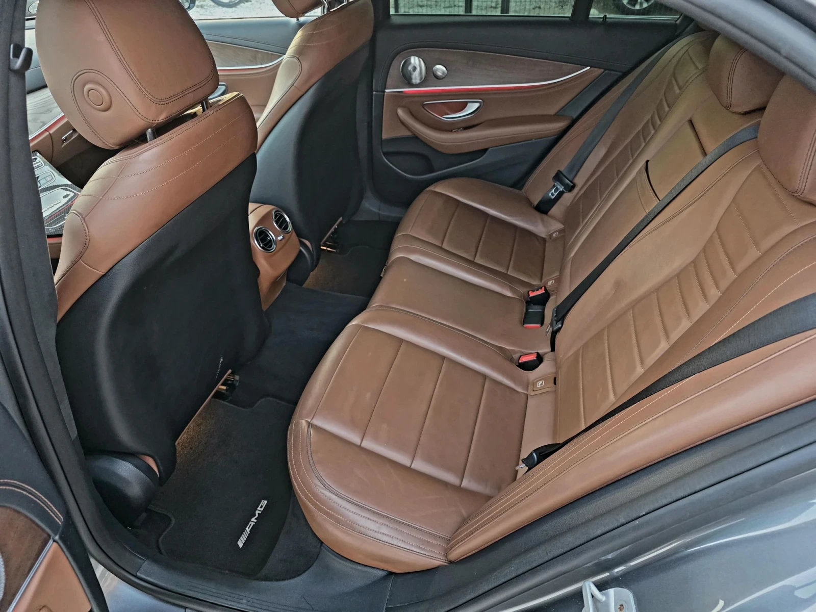 Mercedes-Benz E 220 FULL SERVICE IN MERCEDES-BENZ AMG 180.000км, снимка 8 - Автомобили и джипове - 55850138