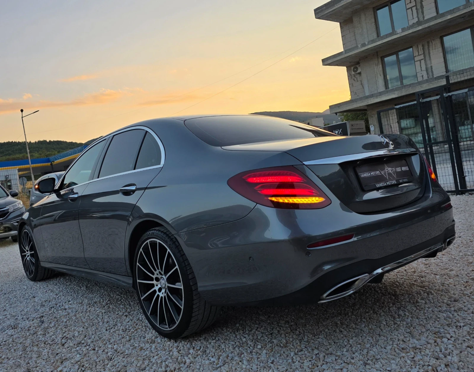 Mercedes-Benz E 220 FULL SERVICE IN MERCEDES-BENZ AMG 180.000км, снимка 6 - Автомобили и джипове - 55850138