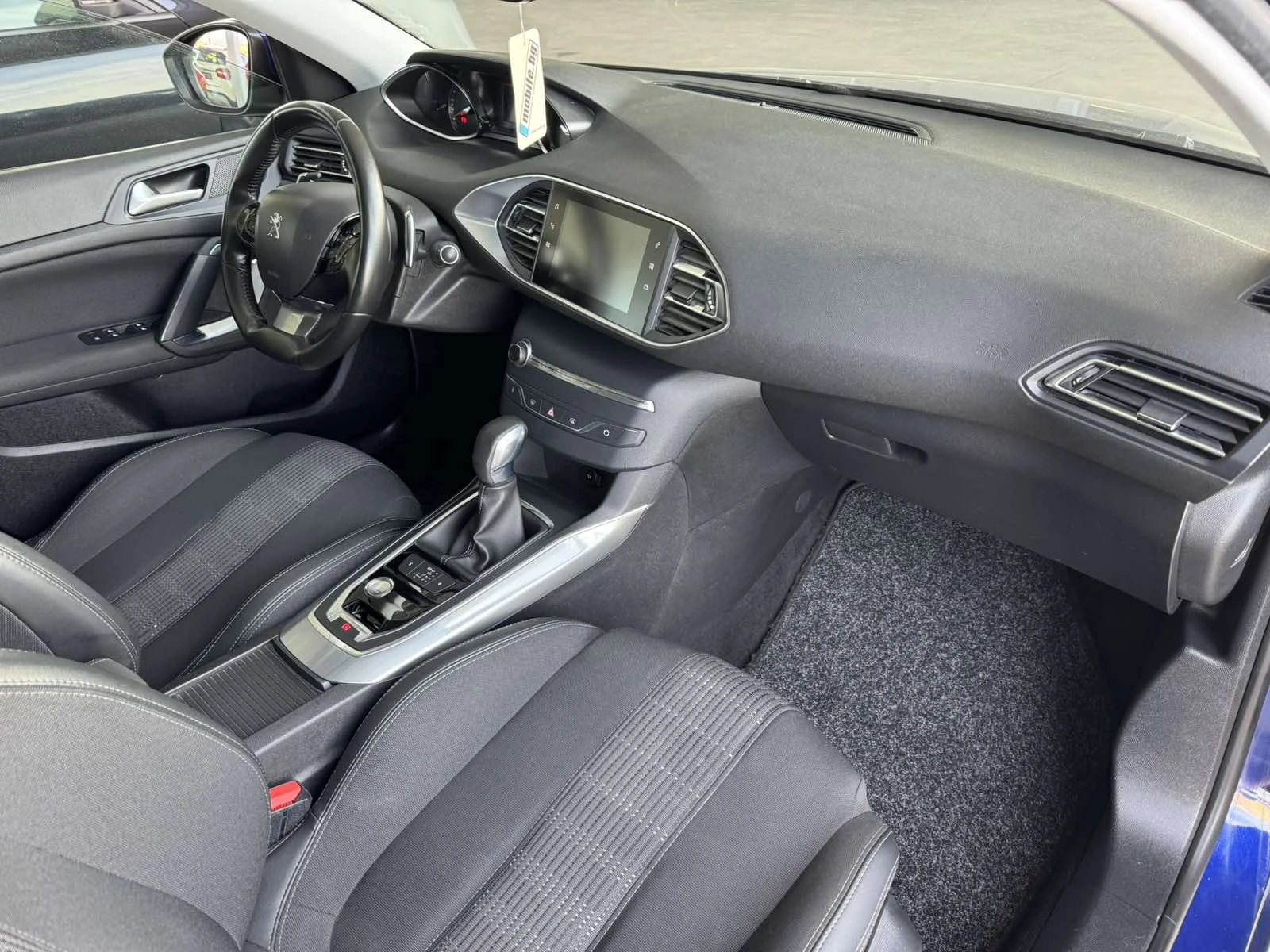 Peugeot 308 1.5* 130ps* АВТОМАТ* НАВИ* КАМЕРА* ДИСТРОНИК* ЛЕД*, снимка 10 - Автомобили и джипове - 56028243
