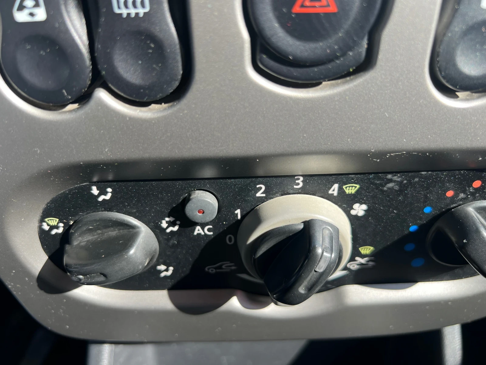 Dacia Sandero 1.2i Бензин Клима, снимка 12 - Автомобили и джипове - 56648021