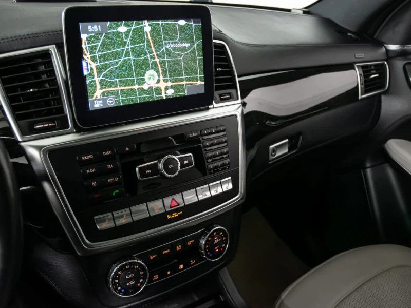 Mercedes-Benz GL 550 AMG ПАКЕТ* ОБДУХВАНЕ* 360 КАМЕРИ, снимка 11 - Автомобили и джипове - 53286934