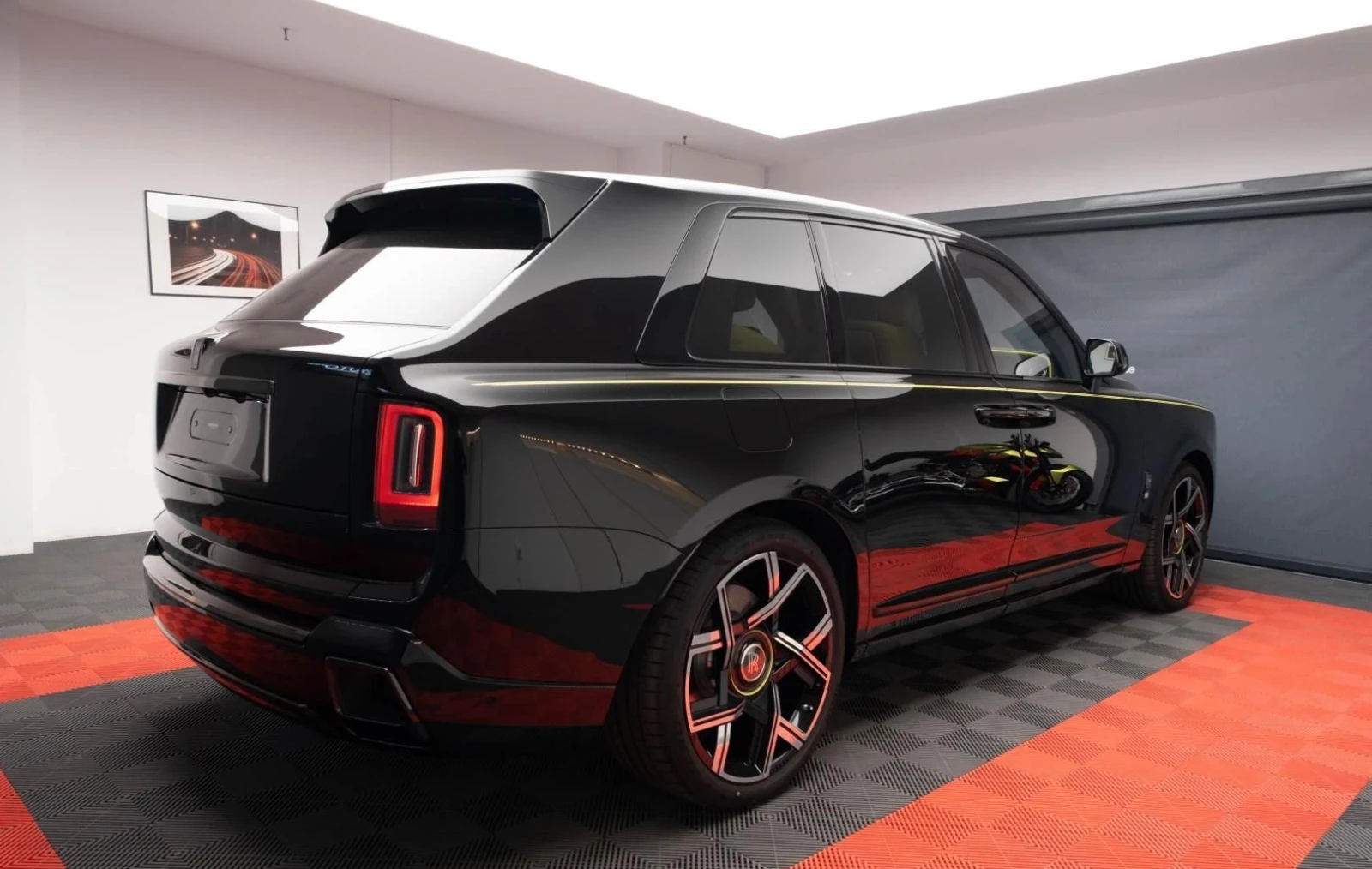 Rolls-Royce Cullinan 6.7 V12 BLACK BADGE - изображение 4