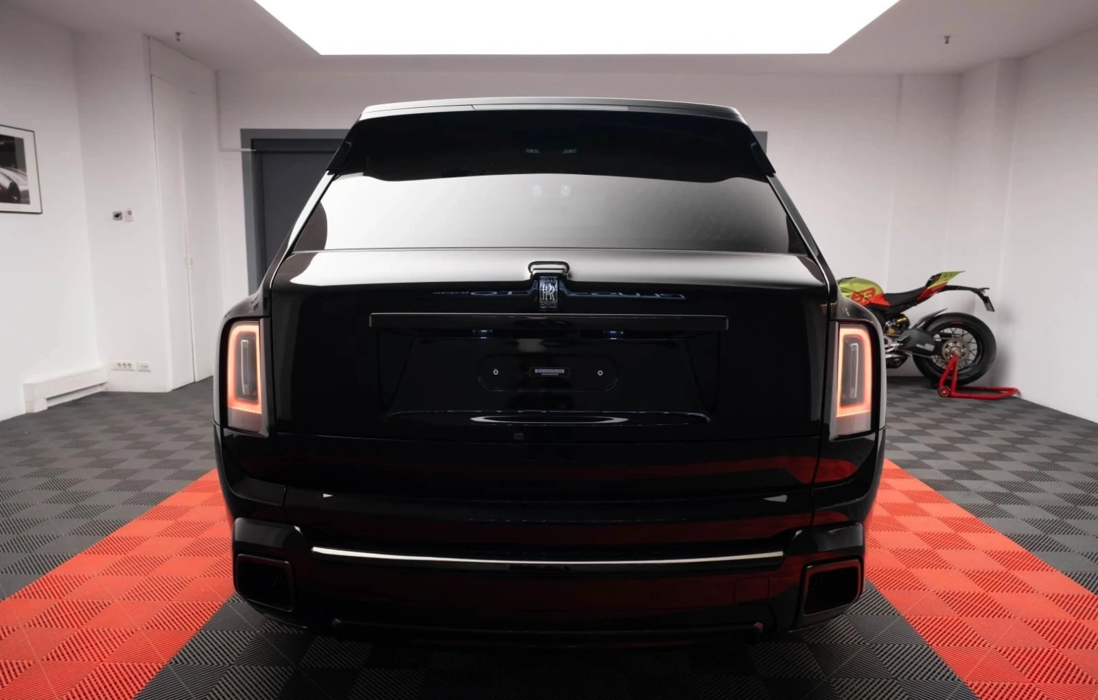 Rolls-Royce Cullinan 6.7 V12 BLACK BADGE - изображение 6
