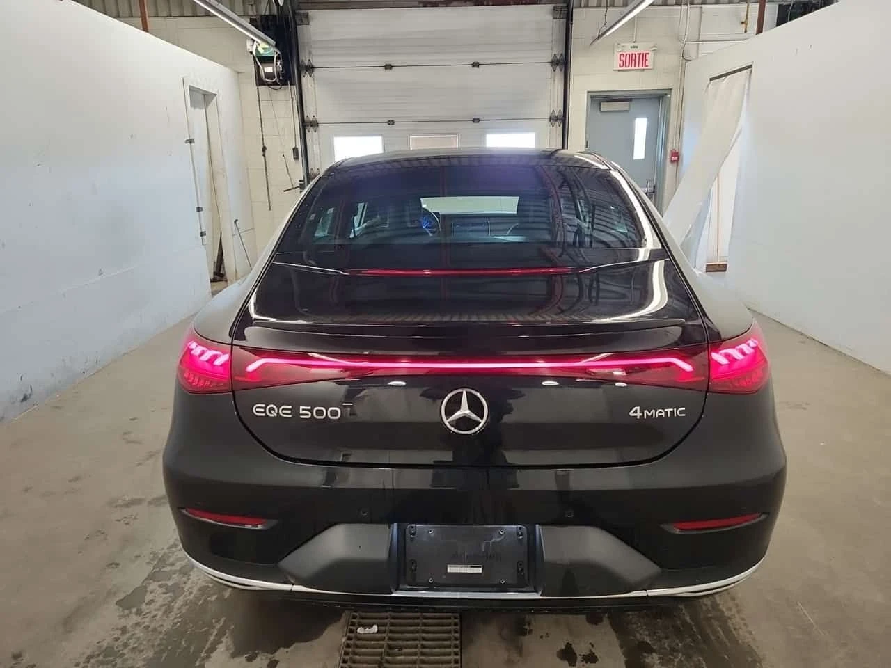 Mercedes-Benz EQE  500 * BURMESTER* 360* ОБДУХВАНЕ* HEADUP* CARFAX *, снимка 17 - Автомобили и джипове - 53746762