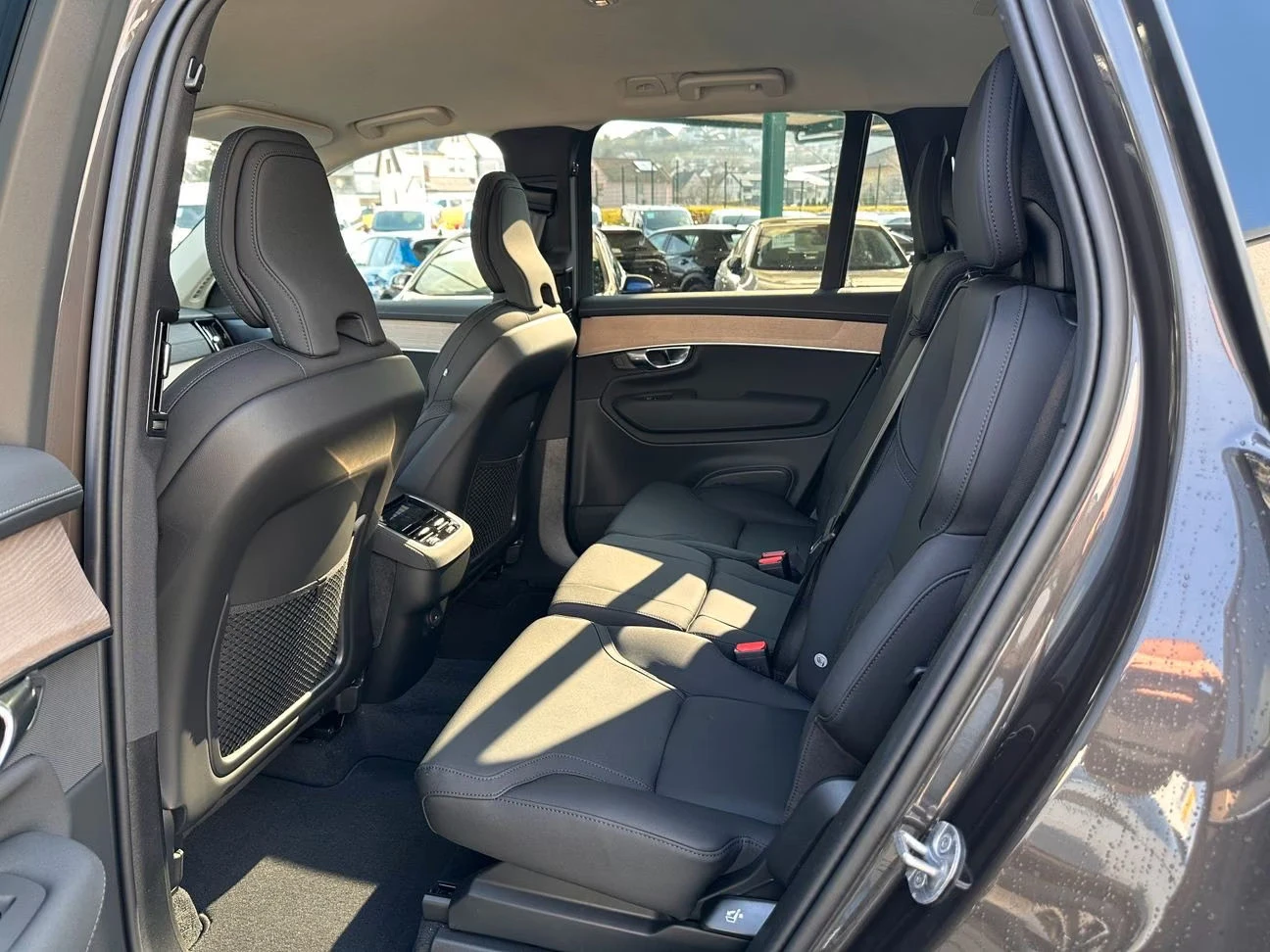 Volvo Xc90 PLUS-BRIGHT/250HP/AWD/7S/360/MEMO/H&K/CPLAY/681q, снимка 13 - Автомобили и джипове - 56084399