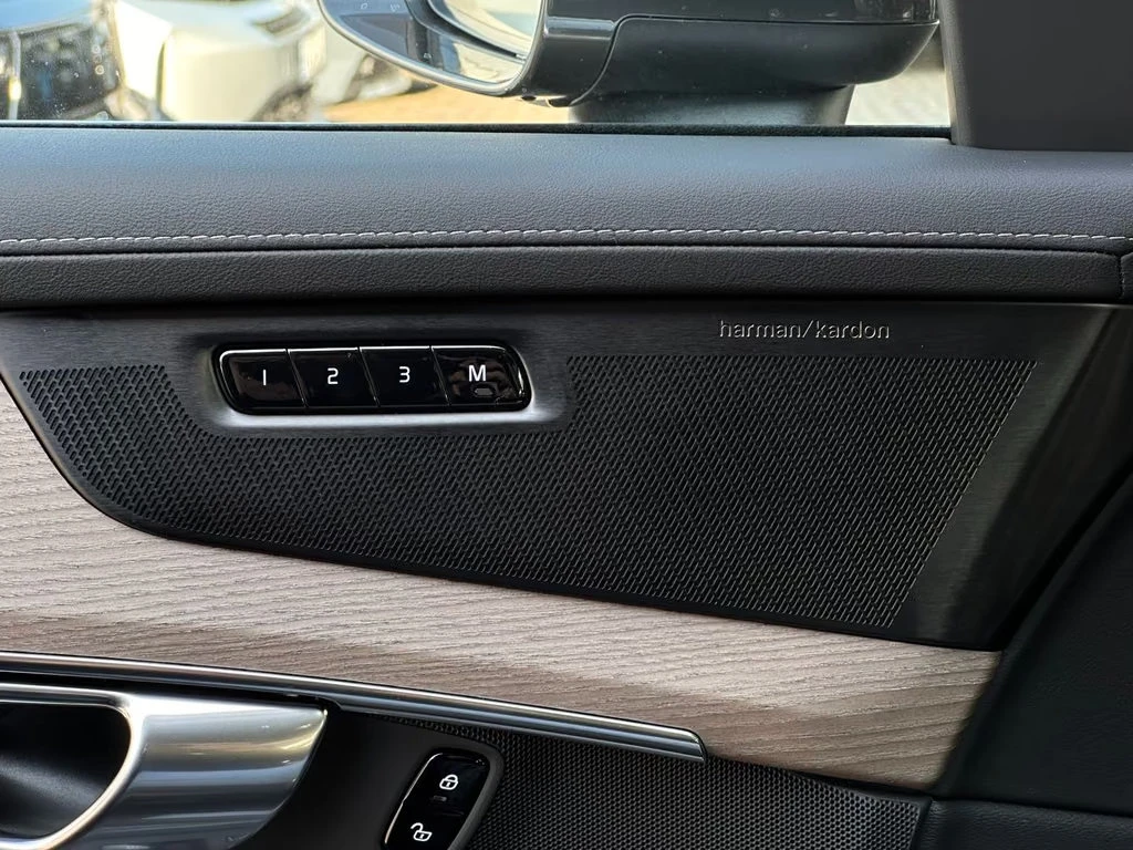 Volvo Xc90 PLUS-BRIGHT/250HP/AWD/7S/360/MEMO/H&K/CPLAY/681q, снимка 12 - Автомобили и джипове - 56084399