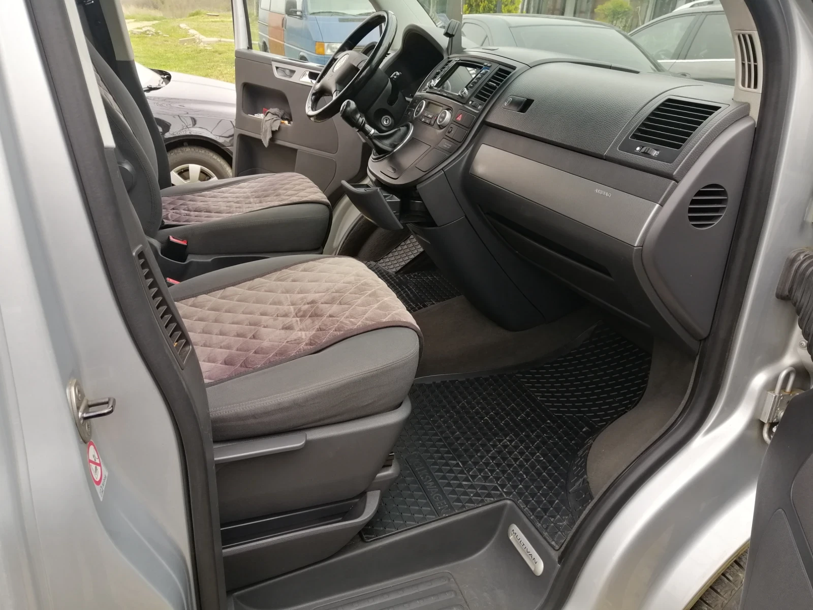 VW Multivan 2.5TDI , снимка 6 - Бусове и автобуси - 53900737