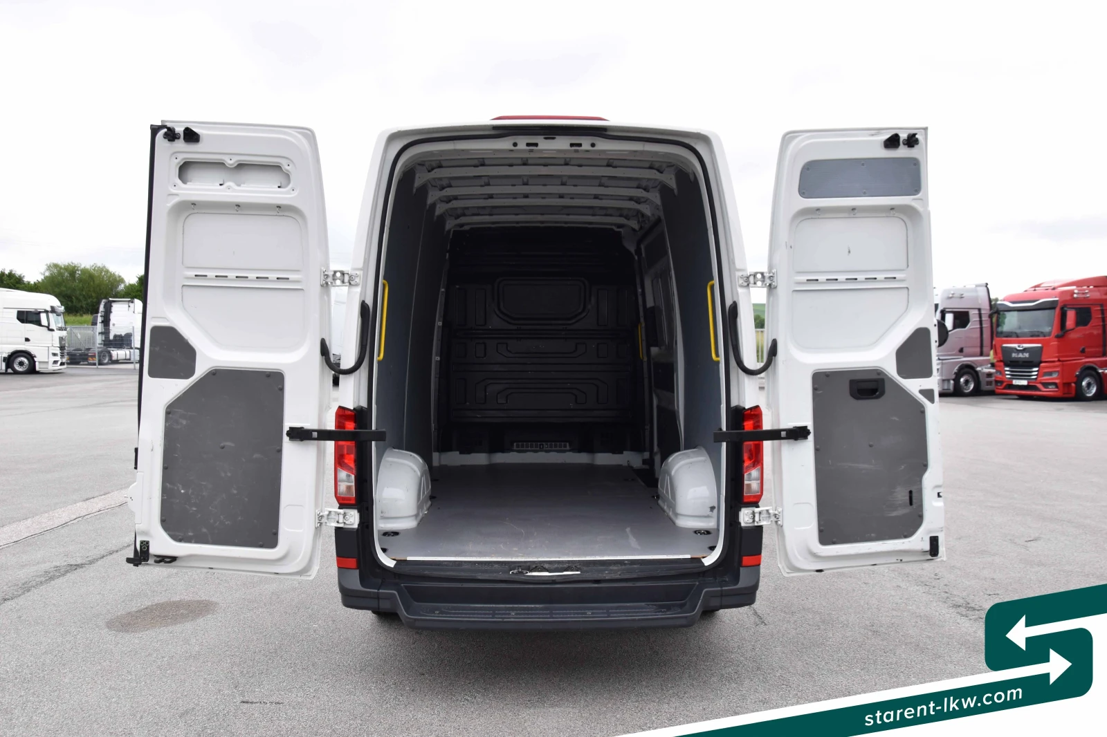 VW Crafter VAN26010, снимка 11 - Бусове и автобуси - 54882228