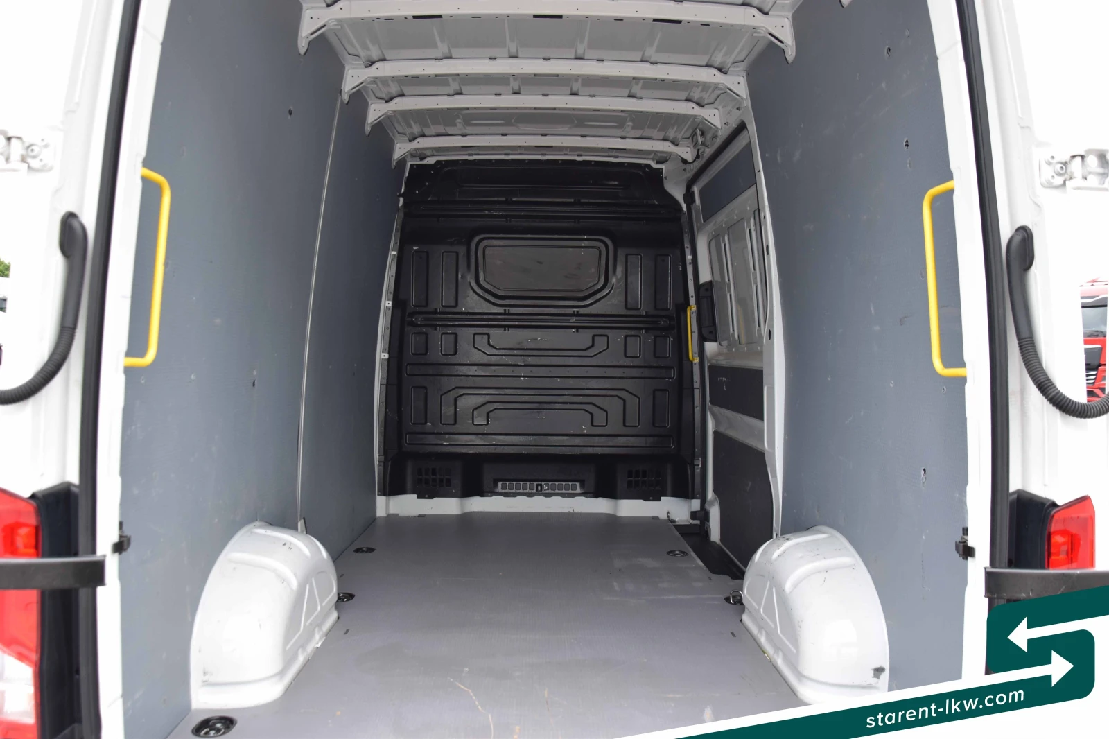 VW Crafter VAN26010, снимка 12 - Бусове и автобуси - 54882228