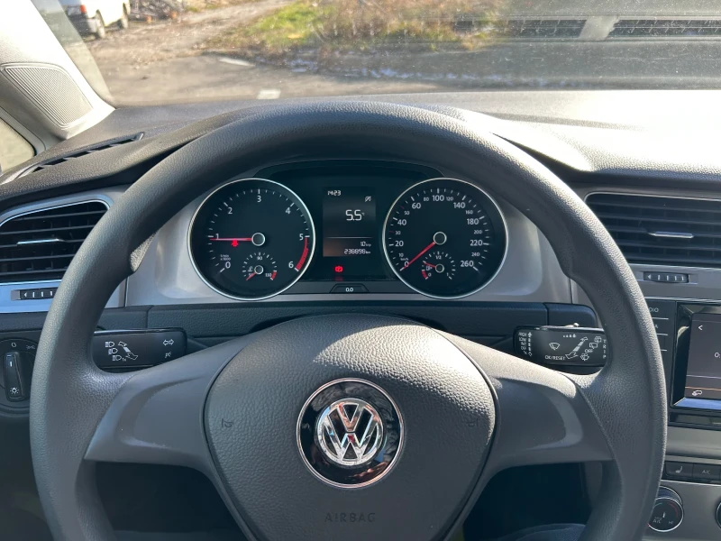 VW Golf 1.6TDI, снимка 5 - Автомобили и джипове - 48895473