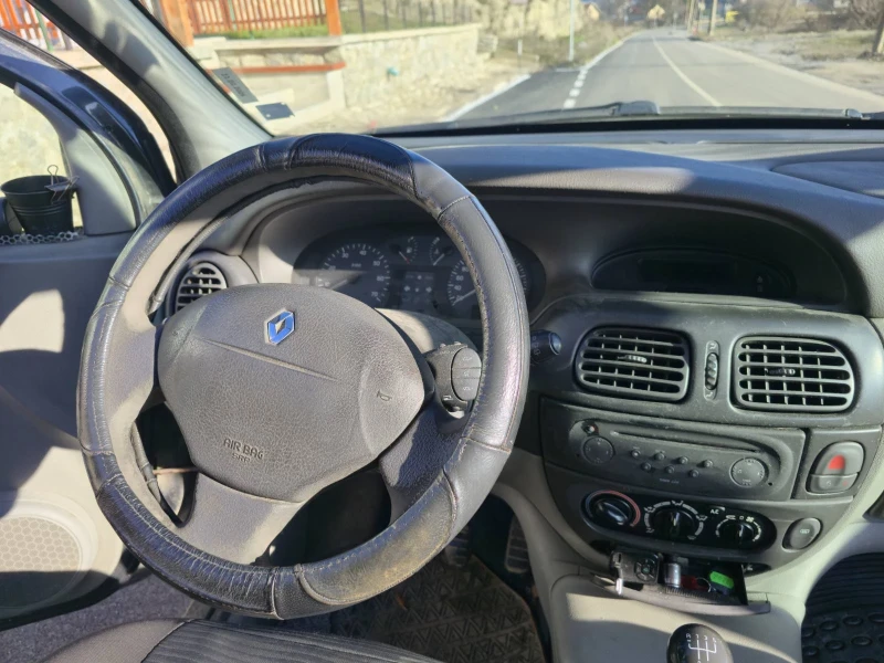 Renault Scenic, снимка 8 - Автомобили и джипове - 52711930