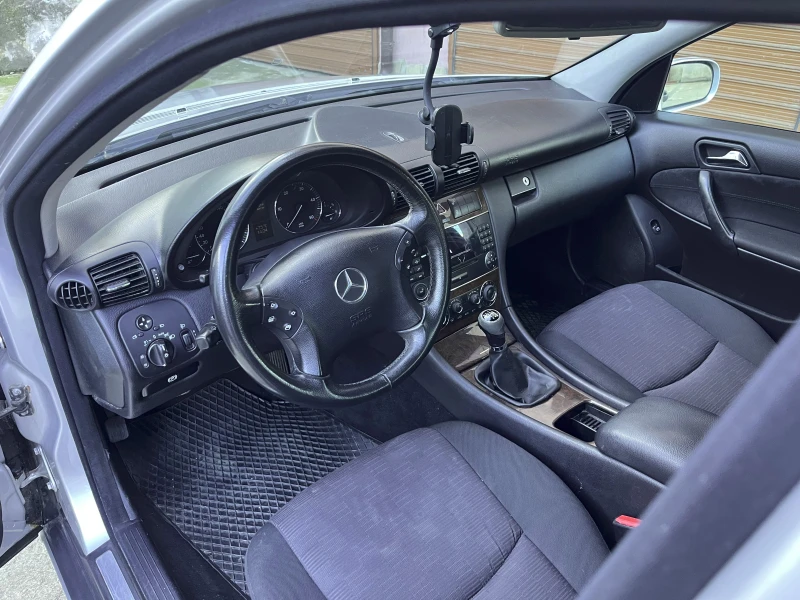 Mercedes-Benz C 220, снимка 6 - Автомобили и джипове - 53058603