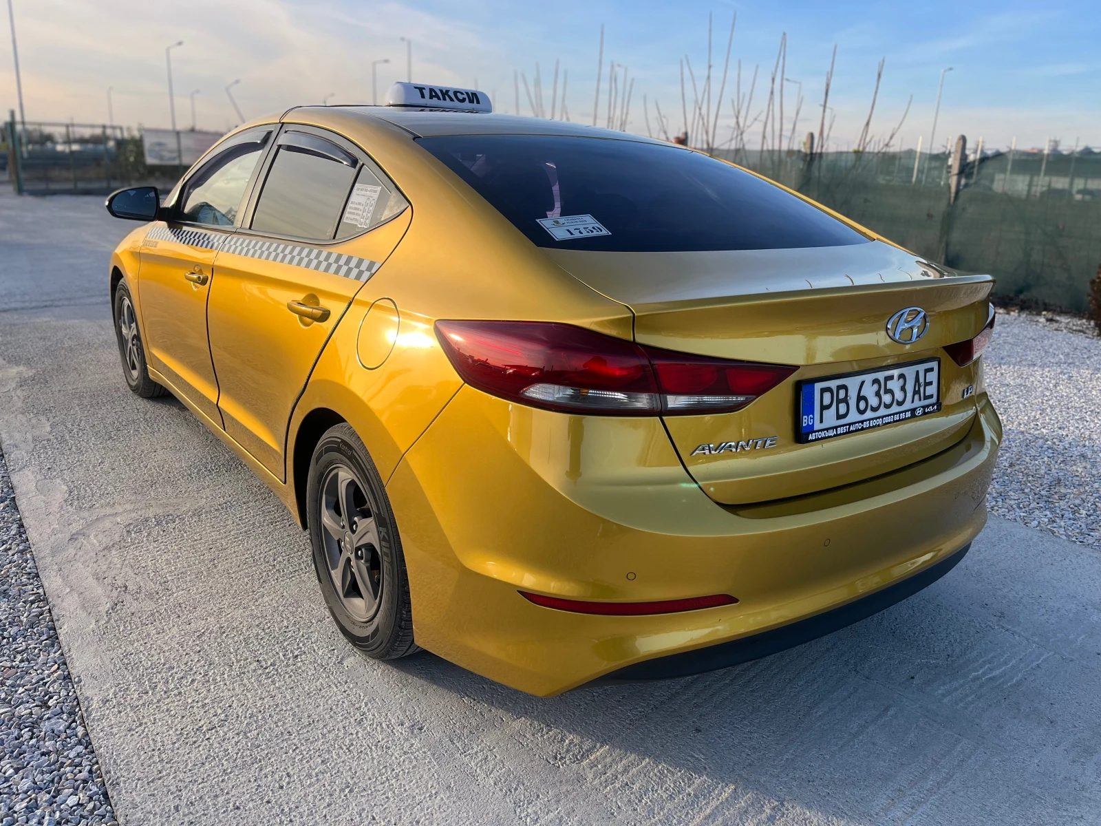 Hyundai Elantra 1.6i газ, подгрев, навигация, камера, Обслужена - изображение 7