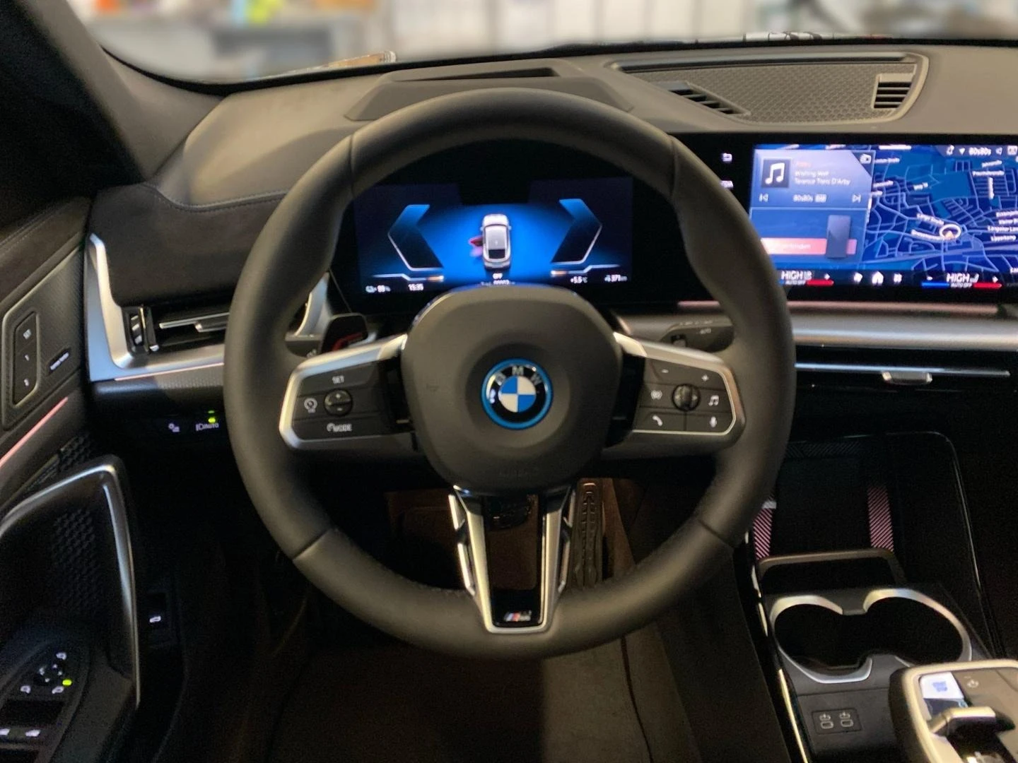 BMW iX2 30* M-SPORT* HEAD-UP* H&K* 360CAM* MEMORY* DISTR*  - изображение 9