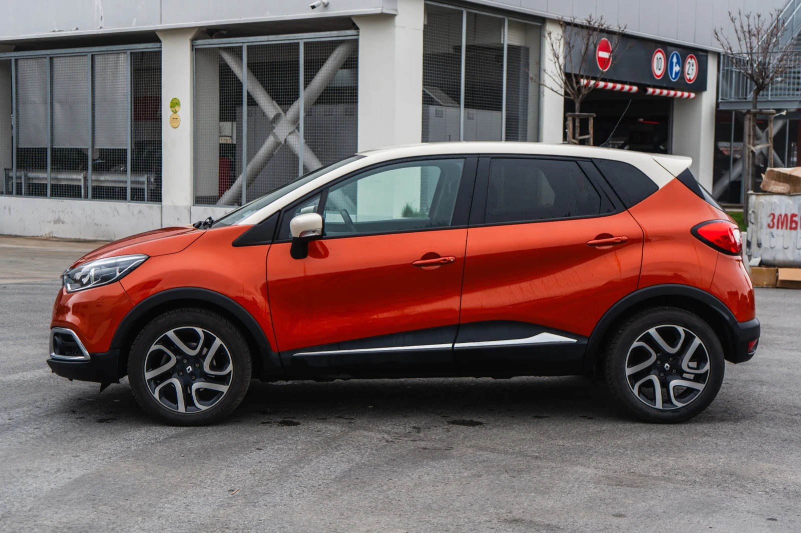 Renault Captur 1.2 TCe ШВЕЙЦАРИЯ Автоматик 113000км., снимка 7 - Автомобили и джипове - 54035762