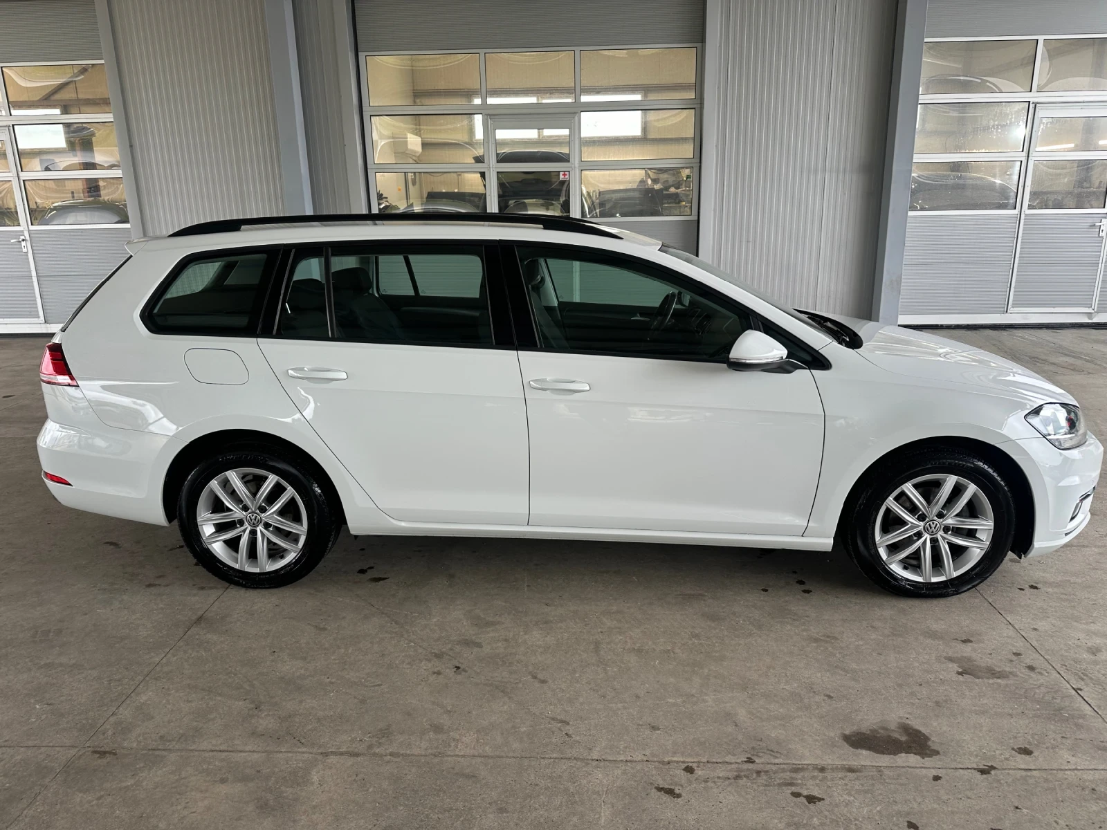 VW Golf 1.6 TDI* 116ps* 180хл.км* ЛЕД* НАВИ* КАМЕРА, снимка 4 - Автомобили и джипове - 54341288