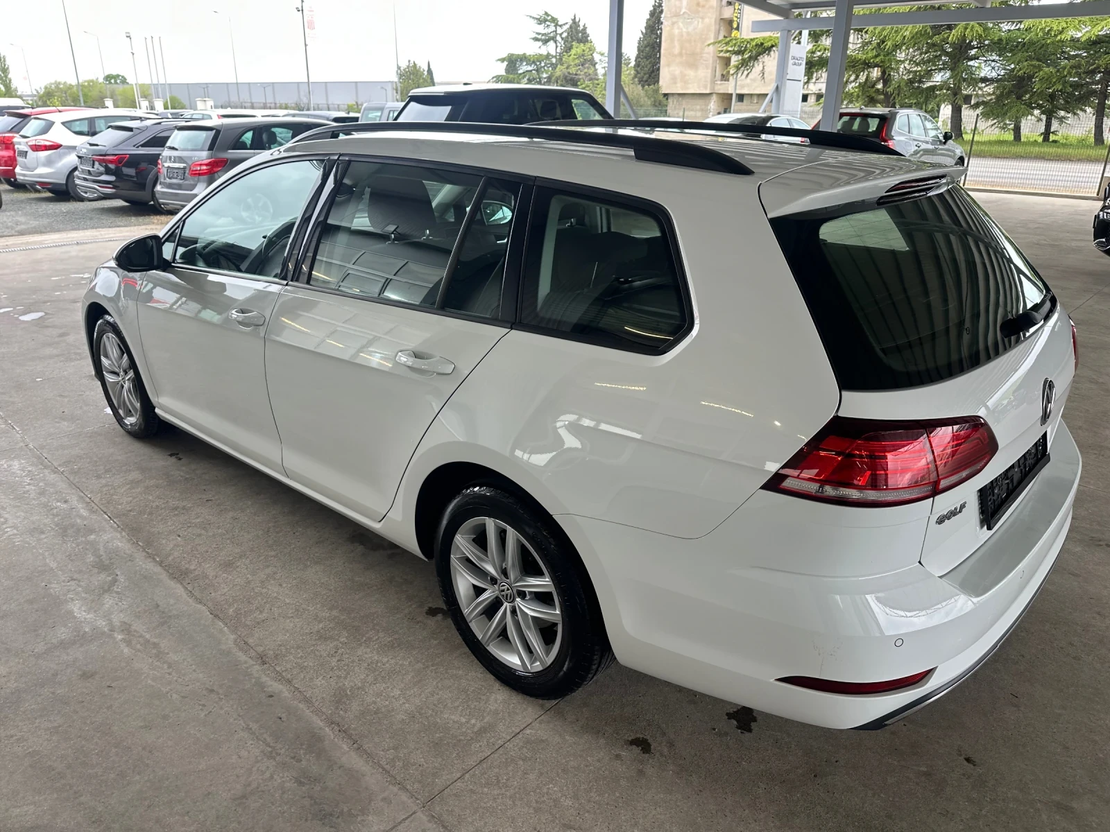 VW Golf 1.6 TDI* 116ps* 180хл.км* ЛЕД* НАВИ* КАМЕРА, снимка 6 - Автомобили и джипове - 54341288