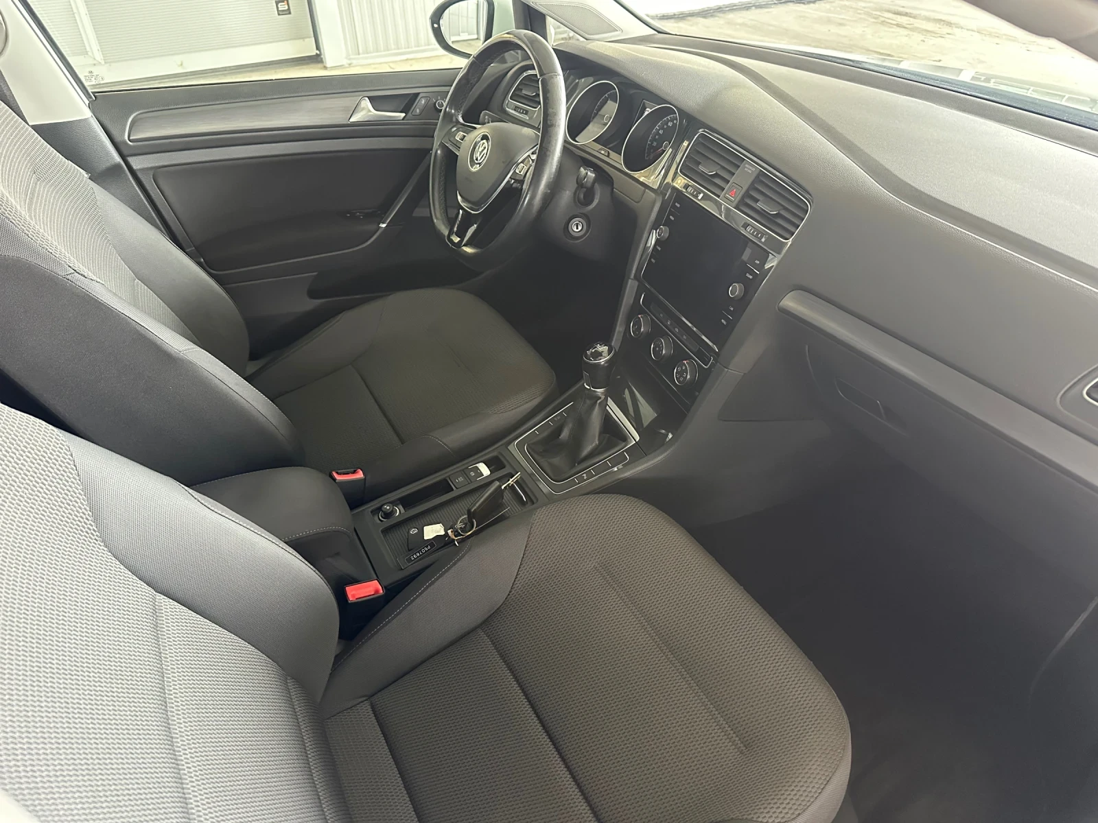 VW Golf 1.6 TDI* 116ps* 180хл.км* ЛЕД* НАВИ* КАМЕРА, снимка 10 - Автомобили и джипове - 54341288