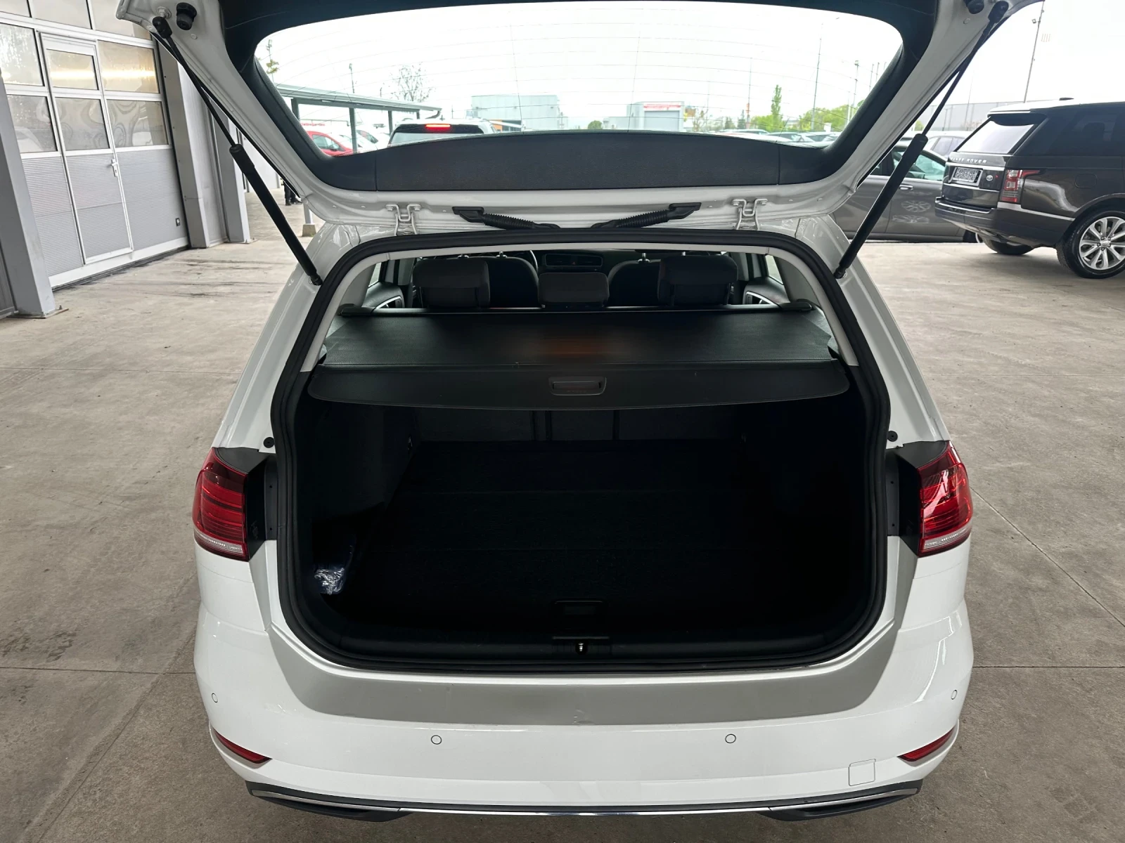 VW Golf 1.6 TDI* 116ps* 180хл.км* ЛЕД* НАВИ* КАМЕРА, снимка 13 - Автомобили и джипове - 54341288