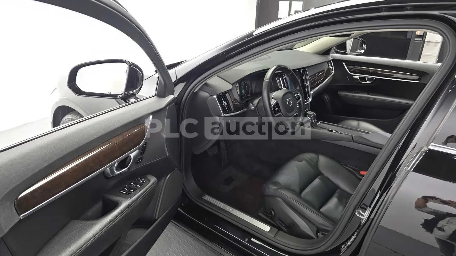Volvo S90 T5 MOMENTUM HEAD UP/PANORAMA/360CAM, снимка 9 - Автомобили и джипове - 55346738