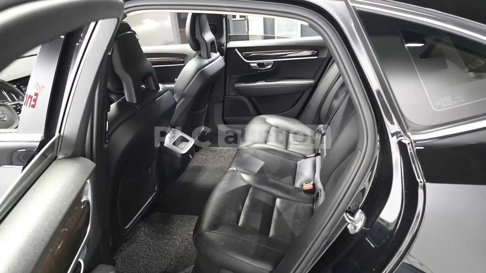 Volvo S90 T5 MOMENTUM HEAD UP/PANORAMA/360CAM, снимка 11 - Автомобили и джипове - 55346738