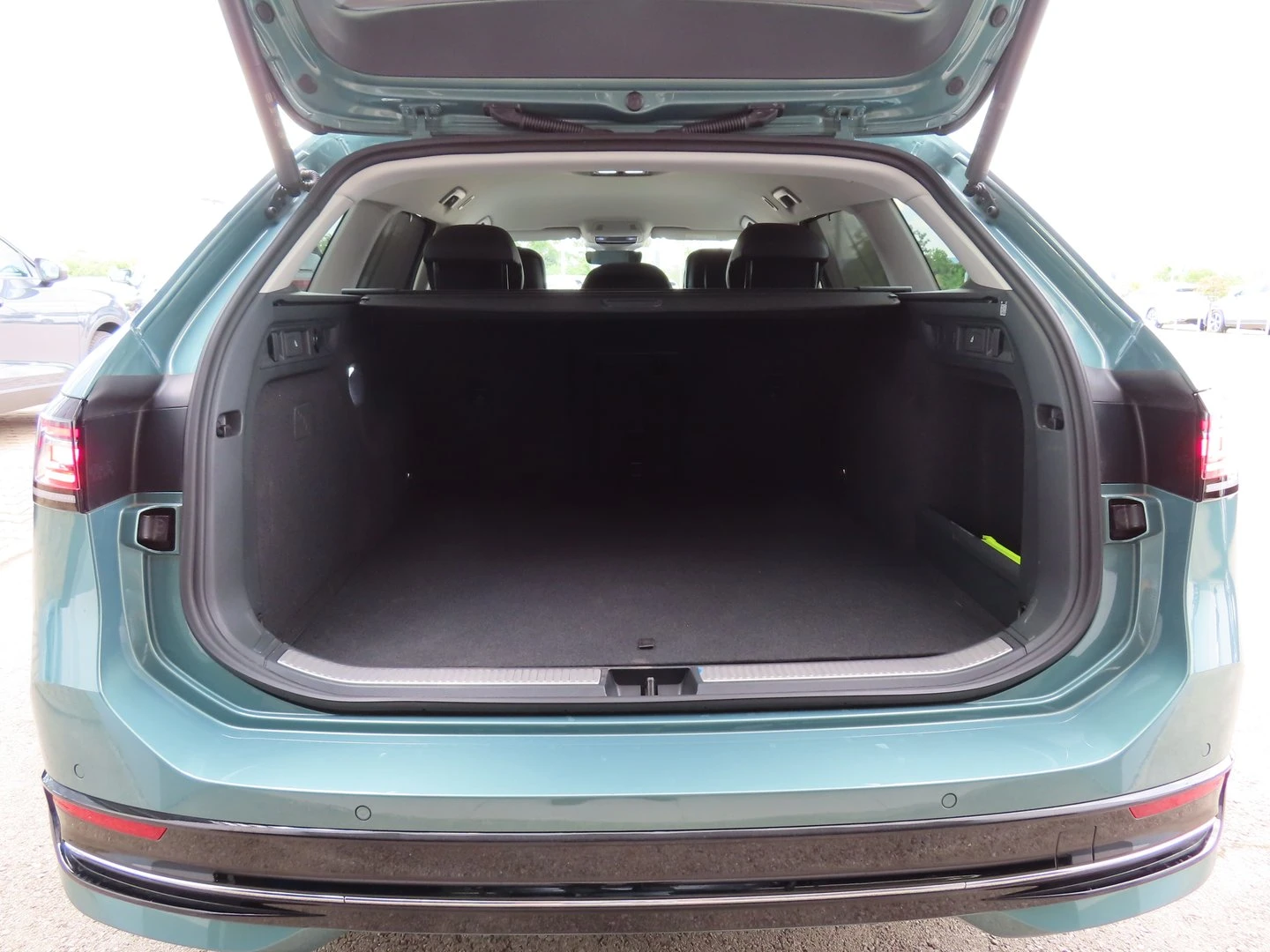 VW Passat, снимка 8 - Автомобили и джипове - 56422221