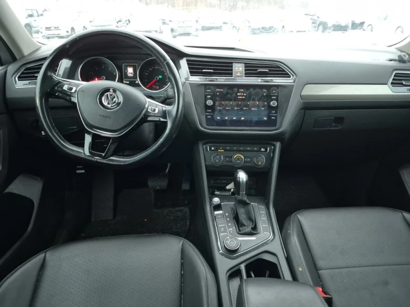 VW Tiguan * COMFORTLINE * CARFAX * БЕЗ ПЪРВОНАЧАЛНА ВНОСКА, снимка 10 - Автомобили и джипове - 52645601