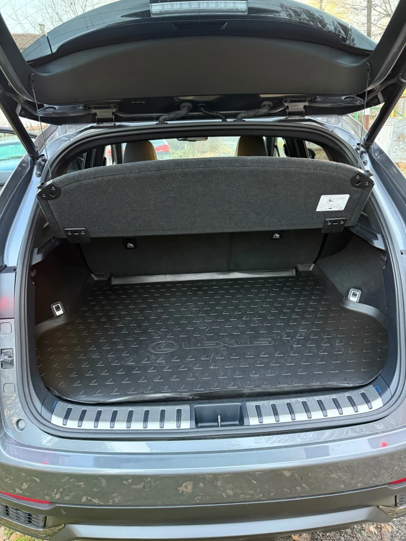 Lexus NX 300h, снимка 14 - Автомобили и джипове - 53126511