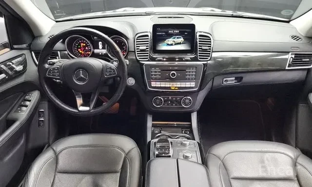 Mercedes-Benz GLS 350 D * AMG * ОБДУХВАНЕ * 360 * ДИСТРОНИК * , снимка 10 - Автомобили и джипове - 55879356