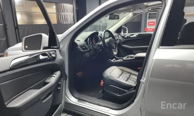 Mercedes-Benz GLS 350 D * AMG * ОБДУХВАНЕ * 360 * ДИСТРОНИК * , снимка 5 - Автомобили и джипове - 55879356