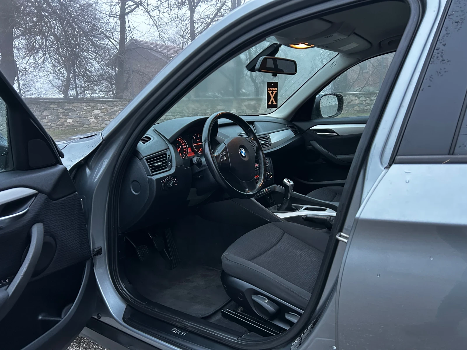 BMW X1 2.0d/xDrive* ПОДГРЕВ* СЕРВИЗНА КНИЖКА*  - изображение 8