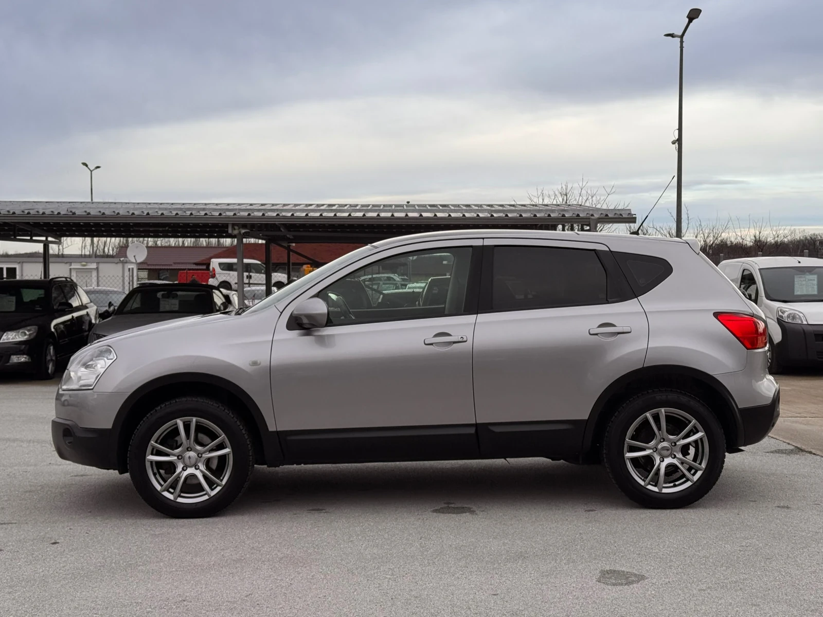 Nissan Qashqai 2.0i �������� | Mobile.bg � ����������� 2