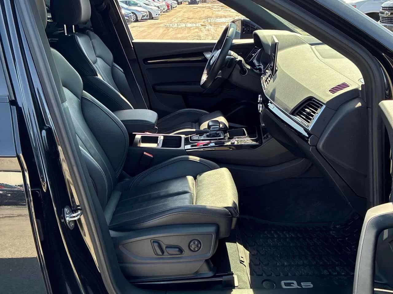 Audi Q5 * Technik * CARFAX * S-LINE * PANO, снимка 15 - Автомобили и джипове - 54144683