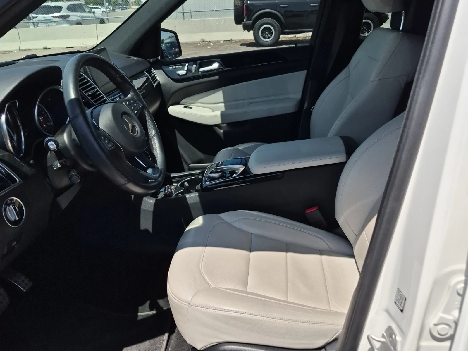 Mercedes-Benz GLE 43 AMG * * CARFAX * * АВТО КРЕДИТ * * , снимка 5 - Автомобили и джипове - 54807805