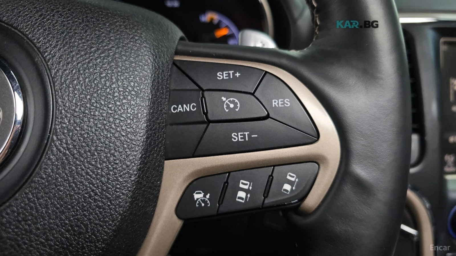 Jeep Grand cherokee OVERLAND* 4X4* 8ZF* DISTRONIC* PANO* ОБДУХ* , снимка 11 - Автомобили и джипове - 55993082