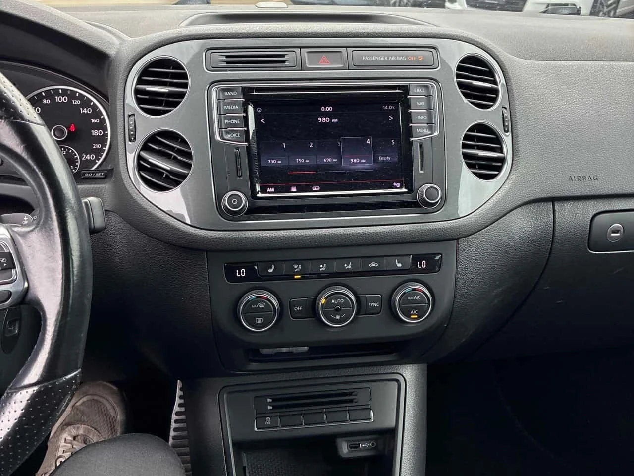 VW Tiguan * 4MOTION 4dr Auto * CARFAX * ���� �� �� | Mobile.bg � ����������� 8