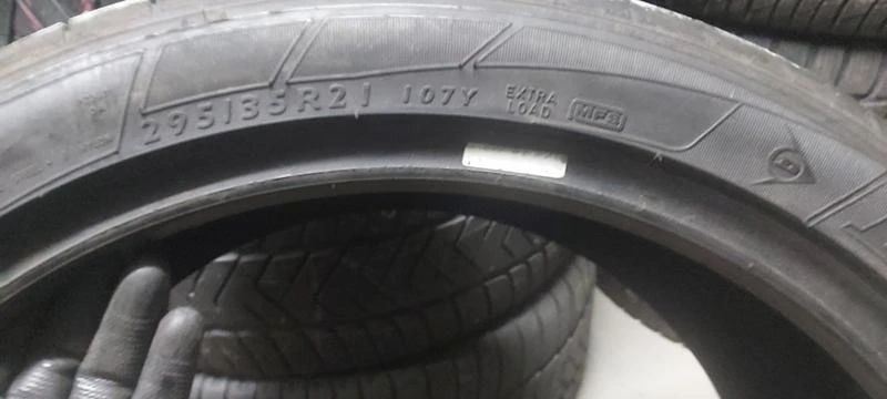 Гуми Летни 295/35R21, снимка 8 - Гуми и джанти - 32560431