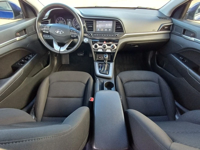 Hyundai Elantra, снимка 13 - Автомобили и джипове - 47463921