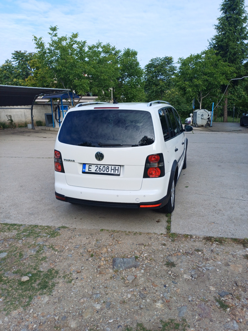 VW Touran, снимка 4 - Автомобили и джипове - 45693339