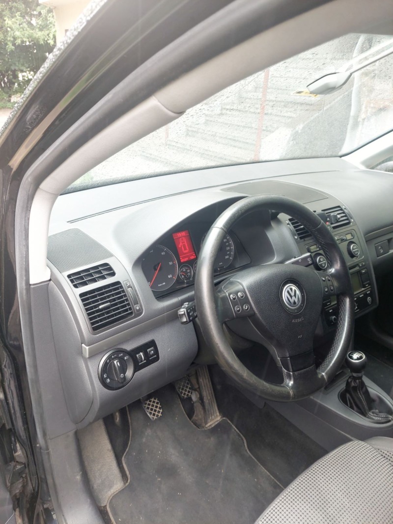 VW Touran 2.0 TDI, снимка 5 - Автомобили и джипове - 46382104