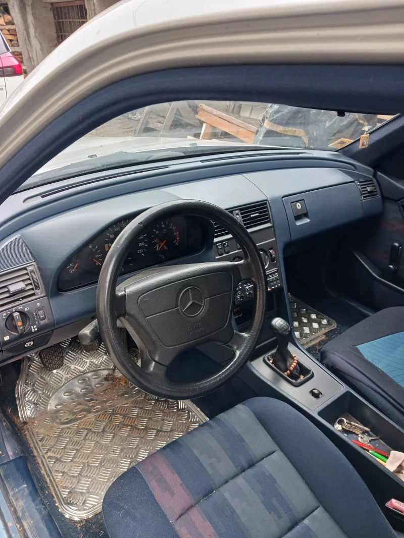 Mercedes-Benz C 200, снимка 4 - Автомобили и джипове - 46994275