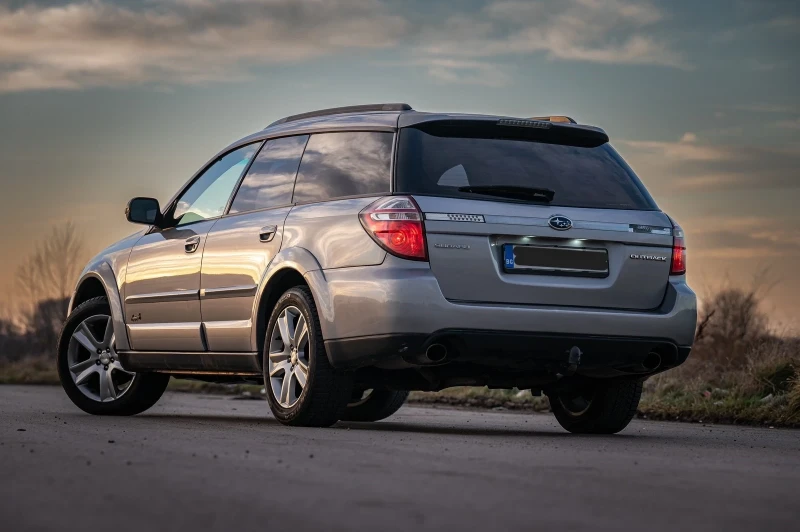 Subaru Outback 2.5 Автомат Газ, снимка 4 - Автомобили и джипове - 48372774