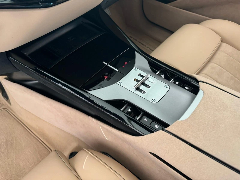 Ferrari Purosangue V12/CERAMIC/CARBON/MATRIX/PANO/360/, снимка 13 - Автомобили и джипове - 52236332